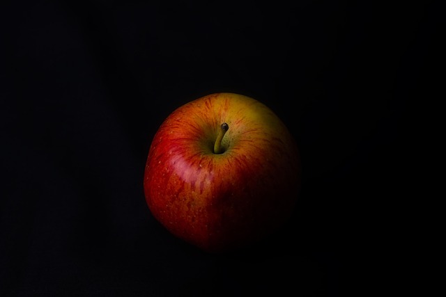 Apfel-Mehlspeise mit Zucker bestäubt